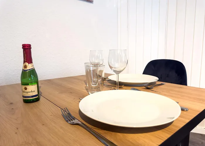 Schoene Fuer 4 Gaeste An Der Eilenriede Mit Kostenlosen Parkplaetzen * ハノーファー